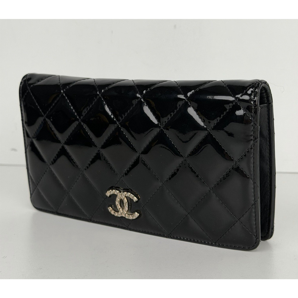 Chanel Brilliant Yen Wallet in Black Quilted Patent Leather 2009-2010 K1